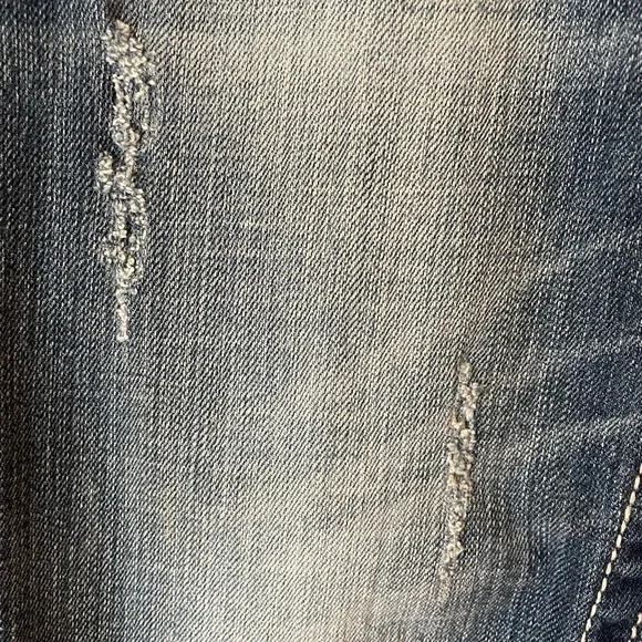 Miss Me JP5418P Capri Jeans Size 28 | Distressed Blue Denim - Picture 7 of 14